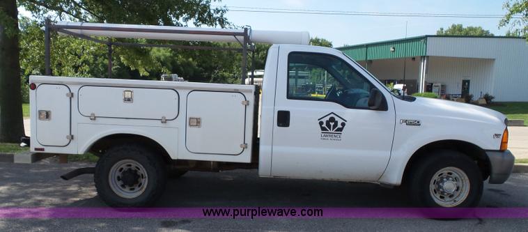 image for item J4001 1999 Ford F250 Super Duty utility truck