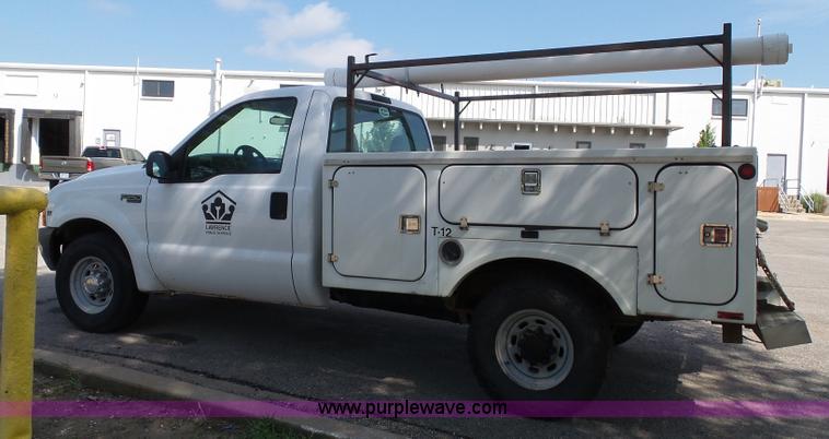 image for item J4001 1999 Ford F250 Super Duty utility truck