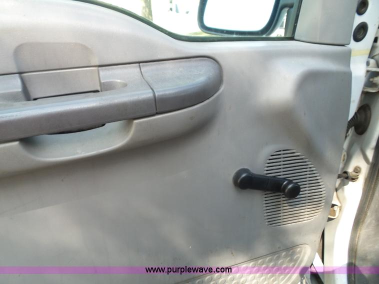 image for item J4001 1999 Ford F250 Super Duty utility truck