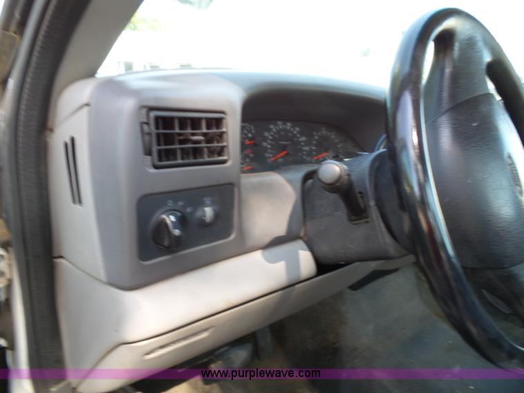 image for item J4001 1999 Ford F250 Super Duty utility truck