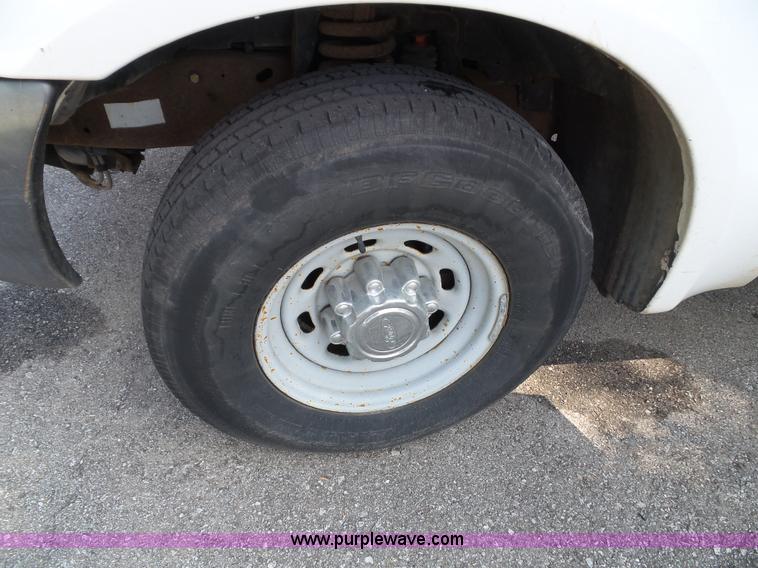 image for item J4001 1999 Ford F250 Super Duty utility truck