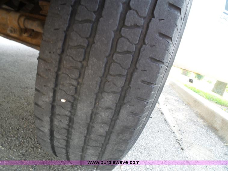 image for item J4001 1999 Ford F250 Super Duty utility truck