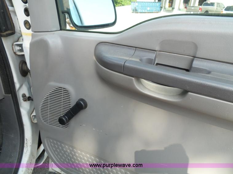 image for item J4001 1999 Ford F250 Super Duty utility truck