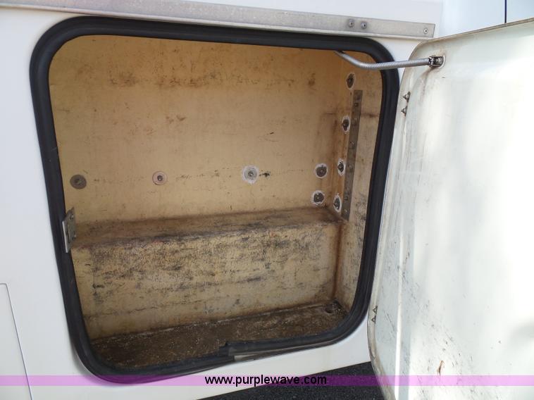 image for item J4001 1999 Ford F250 Super Duty utility truck