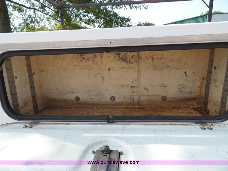 image for item J4001 1999 Ford F250 Super Duty utility truck