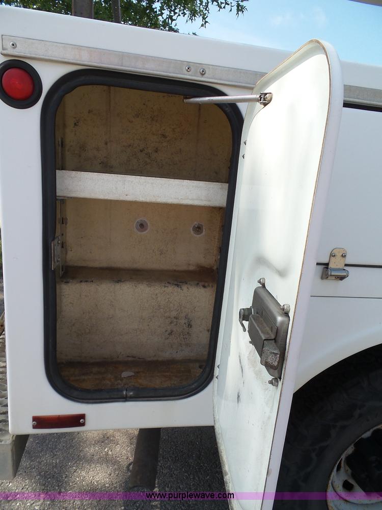 image for item J4001 1999 Ford F250 Super Duty utility truck