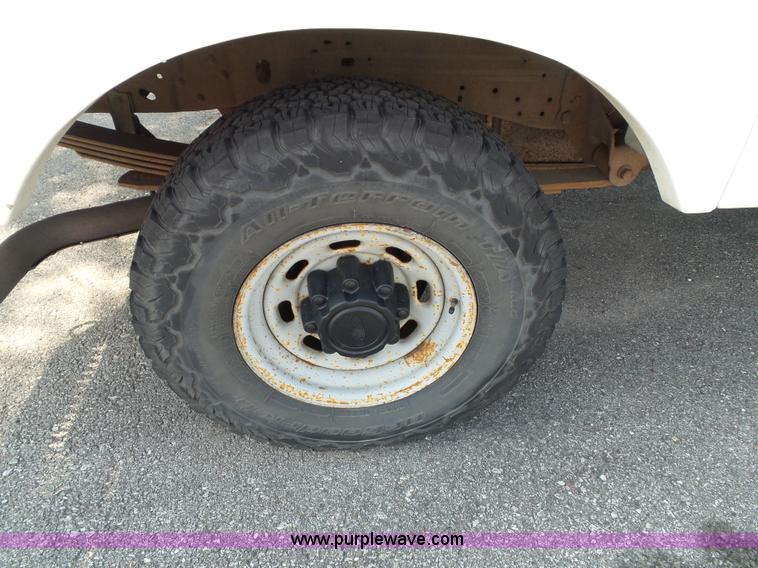 image for item J4001 1999 Ford F250 Super Duty utility truck