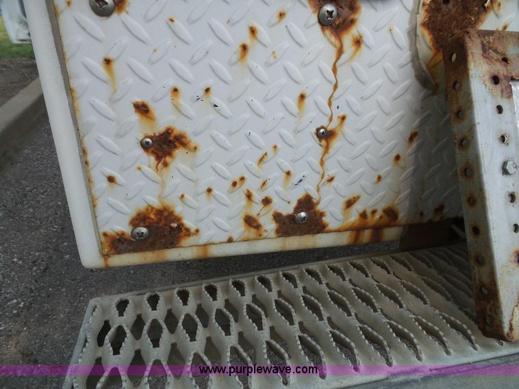 image for item J4001 1999 Ford F250 Super Duty utility truck