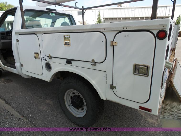 image for item J4001 1999 Ford F250 Super Duty utility truck