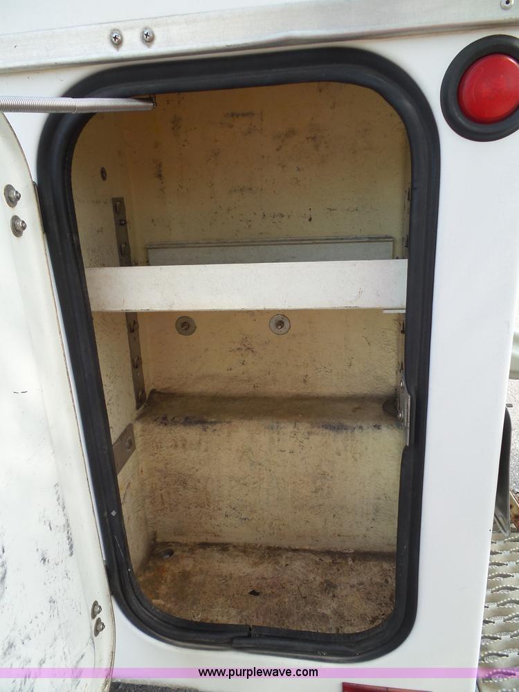 image for item J4001 1999 Ford F250 Super Duty utility truck