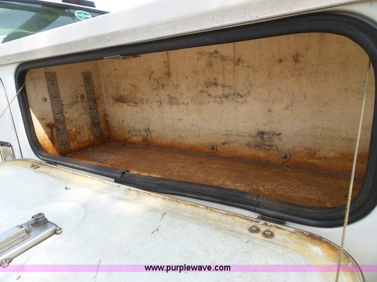 image for item J4001 1999 Ford F250 Super Duty utility truck