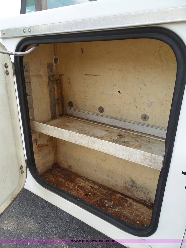 image for item J4001 1999 Ford F250 Super Duty utility truck