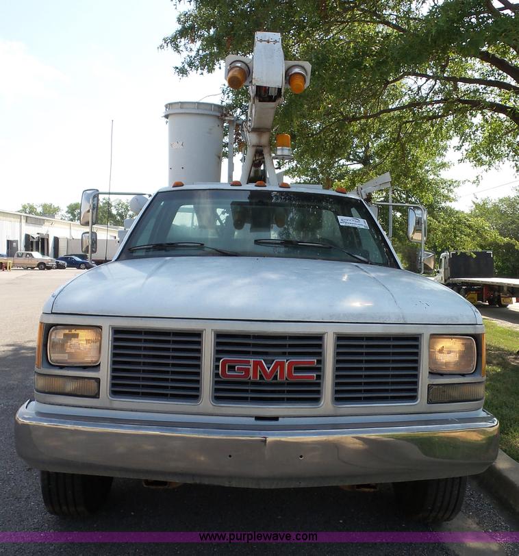 image for item J4002 1991 GMC Sierra 3500 SL bucket truck