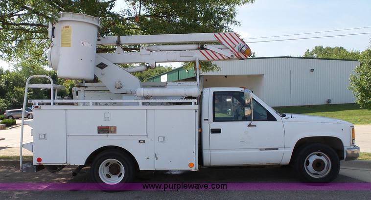 image for item J4002 1991 GMC Sierra 3500 SL bucket truck