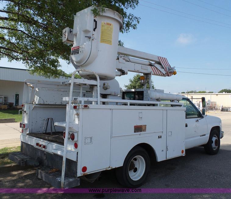 image for item J4002 1991 GMC Sierra 3500 SL bucket truck