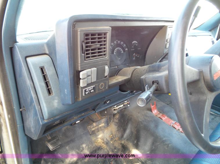 image for item J4002 1991 GMC Sierra 3500 SL bucket truck