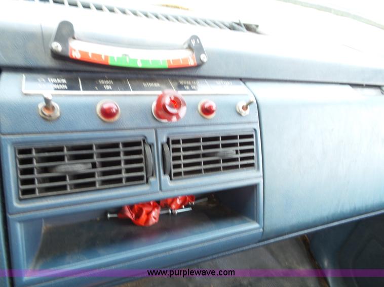 image for item J4002 1991 GMC Sierra 3500 SL bucket truck