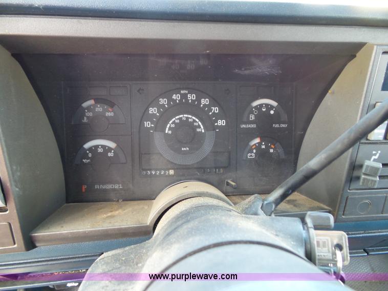 image for item J4002 1991 GMC Sierra 3500 SL bucket truck