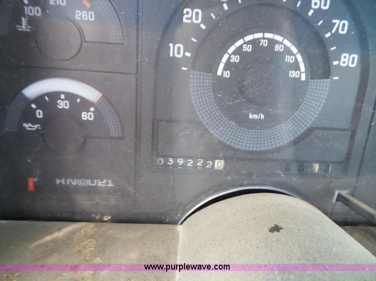 image for item J4002 1991 GMC Sierra 3500 SL bucket truck