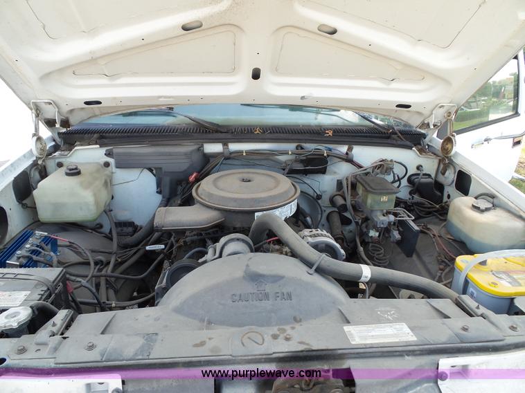 image for item J4002 1991 GMC Sierra 3500 SL bucket truck