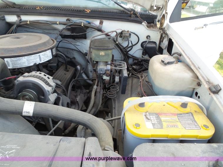 image for item J4002 1991 GMC Sierra 3500 SL bucket truck