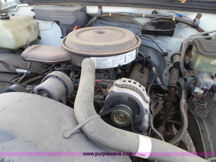 image for item J4002 1991 GMC Sierra 3500 SL bucket truck