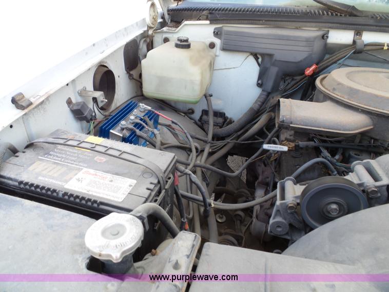 image for item J4002 1991 GMC Sierra 3500 SL bucket truck