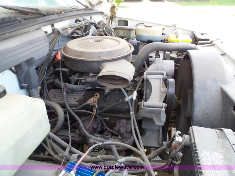 image for item J4002 1991 GMC Sierra 3500 SL bucket truck