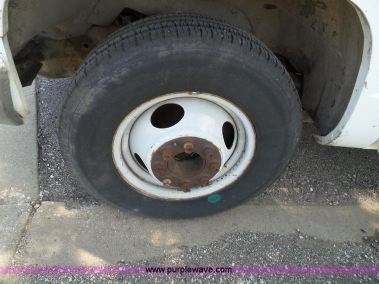 image for item J4002 1991 GMC Sierra 3500 SL bucket truck