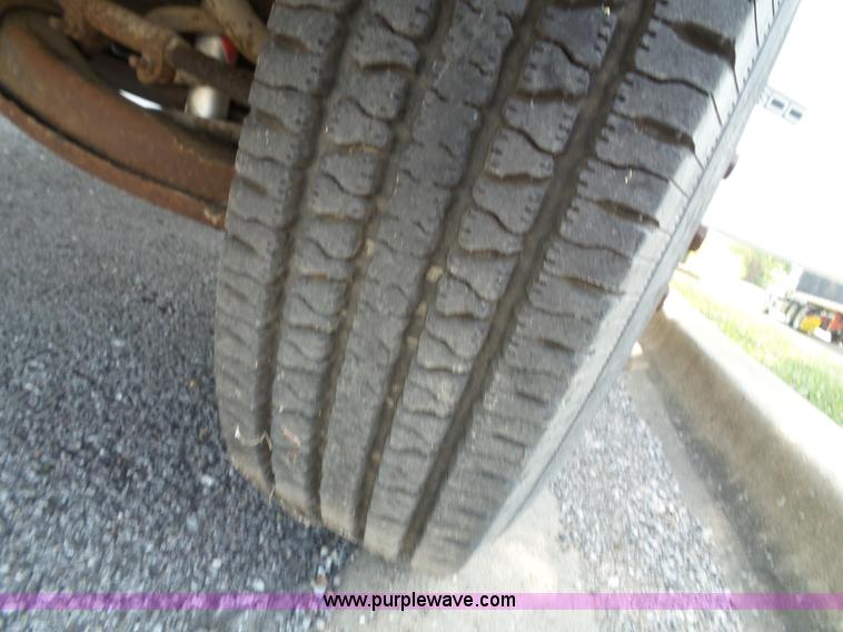 image for item J4002 1991 GMC Sierra 3500 SL bucket truck