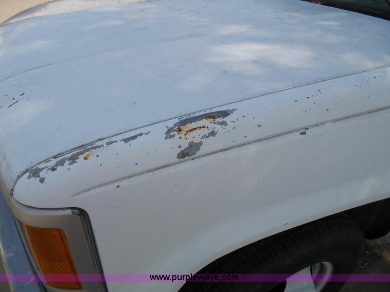 image for item J4002 1991 GMC Sierra 3500 SL bucket truck