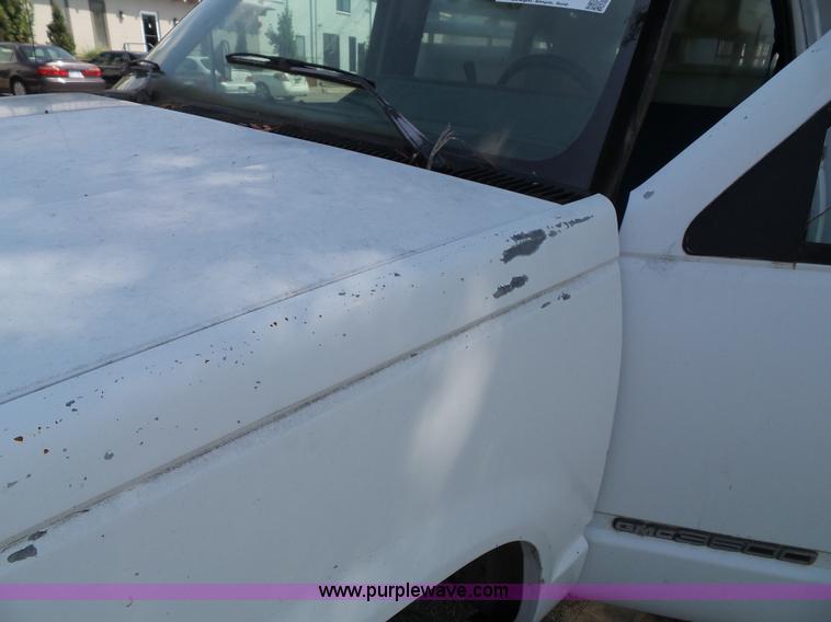 image for item J4002 1991 GMC Sierra 3500 SL bucket truck