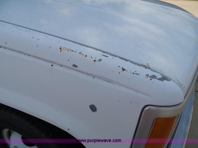 image for item J4002 1991 GMC Sierra 3500 SL bucket truck