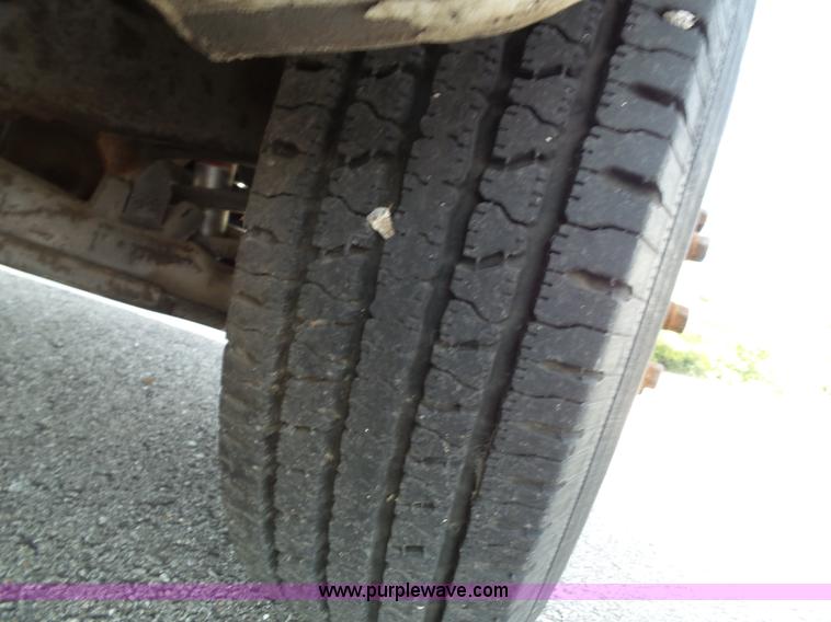 image for item J4002 1991 GMC Sierra 3500 SL bucket truck