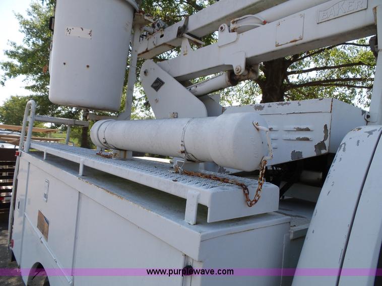 image for item J4002 1991 GMC Sierra 3500 SL bucket truck