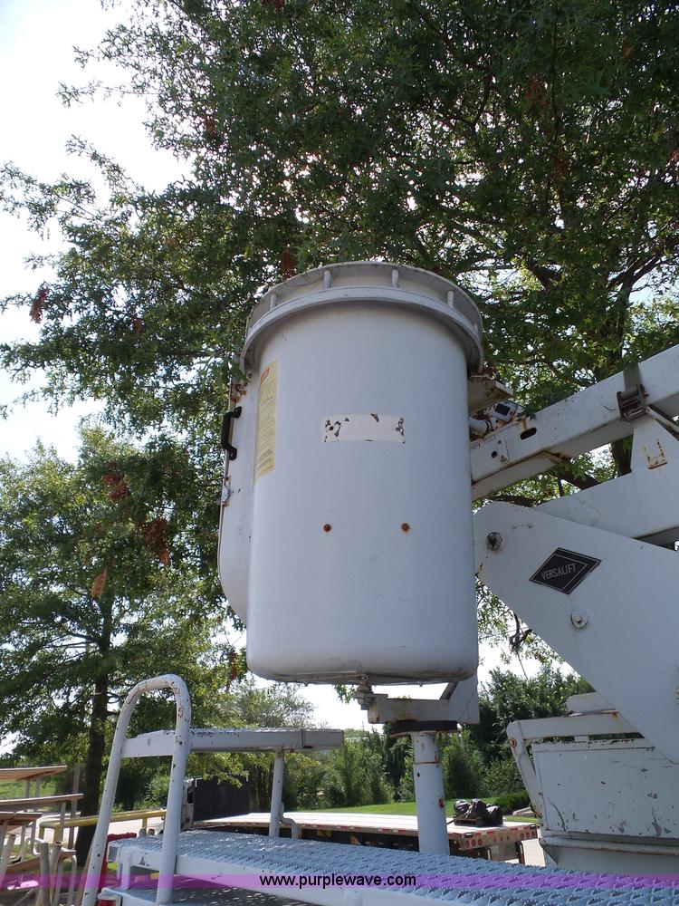 image for item J4002 1991 GMC Sierra 3500 SL bucket truck