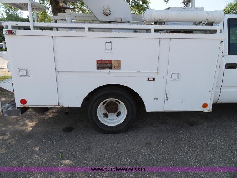 image for item J4002 1991 GMC Sierra 3500 SL bucket truck