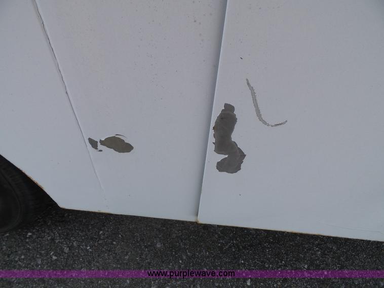 image for item J4002 1991 GMC Sierra 3500 SL bucket truck