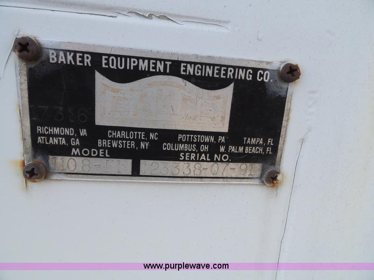 image for item J4002 1991 GMC Sierra 3500 SL bucket truck