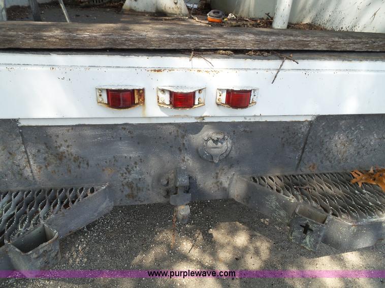 image for item J4002 1991 GMC Sierra 3500 SL bucket truck