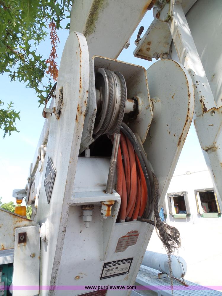 image for item J4002 1991 GMC Sierra 3500 SL bucket truck