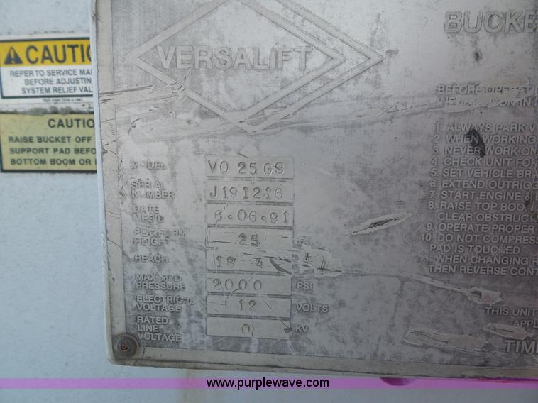 image for item J4002 1991 GMC Sierra 3500 SL bucket truck