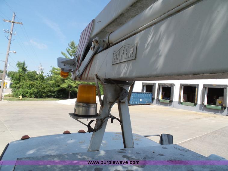 image for item J4002 1991 GMC Sierra 3500 SL bucket truck