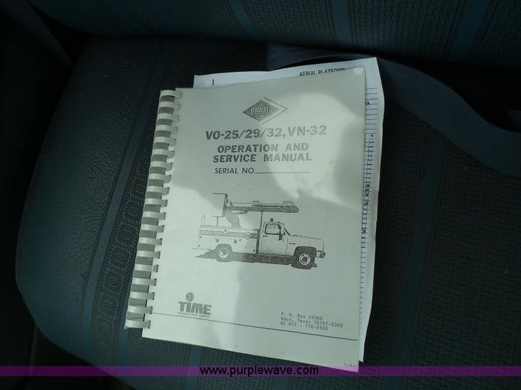 image for item J4002 1991 GMC Sierra 3500 SL bucket truck