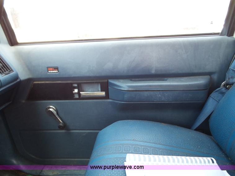 image for item J4002 1991 GMC Sierra 3500 SL bucket truck