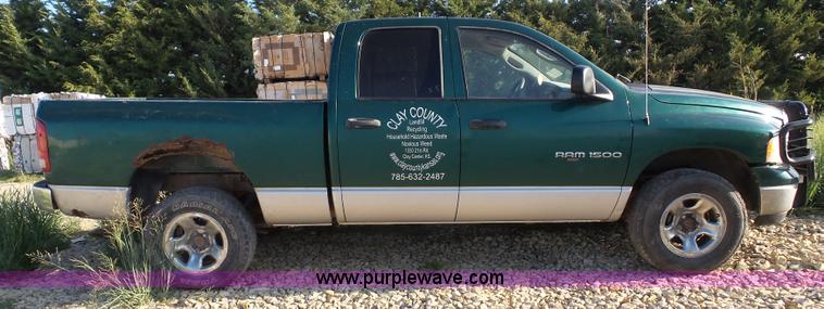 image for item J4004 2004 Dodge Ram 1500 Quad Cab pickup truck
