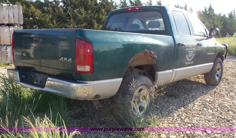 image for item J4004 2004 Dodge Ram 1500 Quad Cab pickup truck