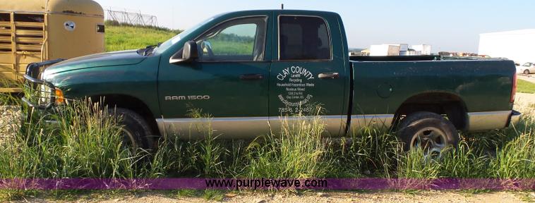 image for item J4004 2004 Dodge Ram 1500 Quad Cab pickup truck