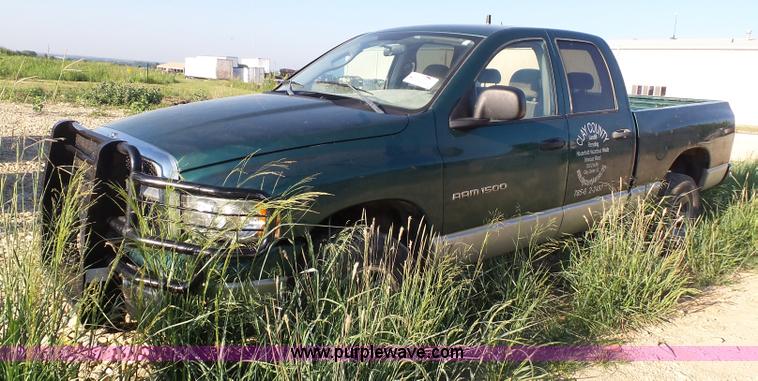 image for item J4004 2004 Dodge Ram 1500 Quad Cab pickup truck