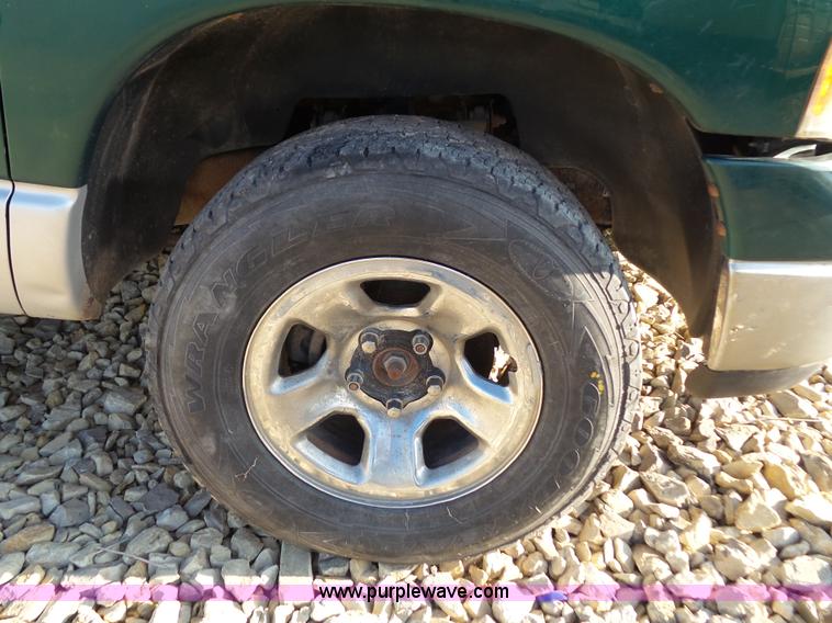 image for item J4004 2004 Dodge Ram 1500 Quad Cab pickup truck